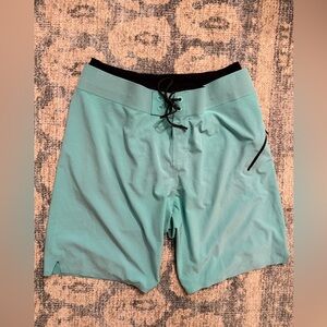 Lululemon Board Shorts Size‎ 38 Pristine Condition